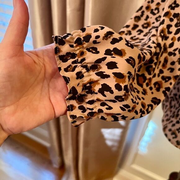 NWOT J.Crew Factory Leopard Print Ruffle Neck Crepe Blouse Shirt Top Size MEDIUM - Picture 3 of 3